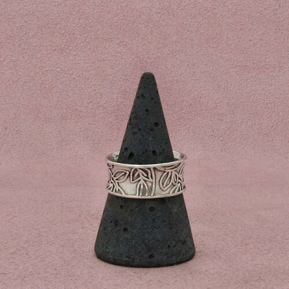 Sterling Silver Floral Motif Concave Leaf Pattern Band Ring Size 8.25
